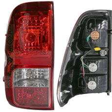 Aizmugures lukturis, ar miglas lukturi, ar patronām, kreisā puse (Hilux 15-)